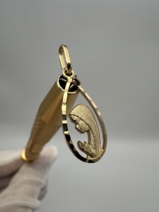 Złota przywieszka medalik z Matką Boską