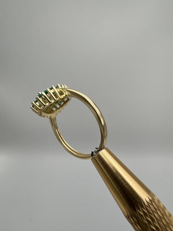 zloty-pierscionek-z-zielonymi-cyrkoniami-gold-jubiler-odnowione-zloto-odnowiony-odswiezony-pierscionek-ze-zlota-second-hand-gold-pierscionek-z-zielonym-oczkiem-1.jpg