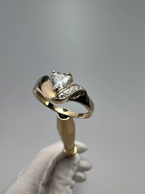 zloty-piersiconek-z-drugiej-reki-z-cyrkonia-w-ksztalcie-serca-second-hand-gold-jubiler-zloto-odnowiona-bizuteria-prawdziwe-zloto-585-4.jpg