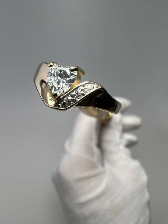 zloty-piersiconek-z-drugiej-reki-z-cyrkonia-w-ksztalcie-serca-second-hand-gold-jubiler-zloto-odnowiona-bizuteria-prawdziwe-zloto-585-9.jpg