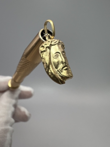 uzywana-odnowiona-zlota-przywieszka-medalik-z-wizerunkiem-jezusa-second-hand-gold-jubiler-1.jpg