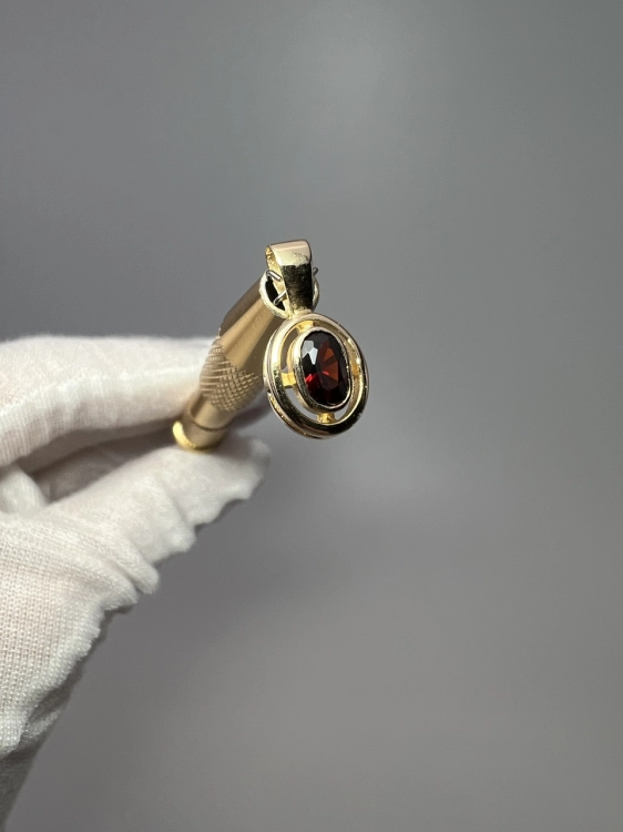 zlota-przywieszka-z-drugiej-reki-zloto-odnowiona-bizuteria-ze-zlota-przywieszka-z-bordowym-burgundowym-oczkiem-second-hand-gold-jubiler-zloto-585-4.jpg
