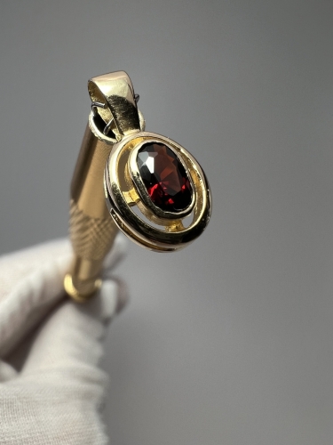 zlota-przywieszka-z-drugiej-reki-zloto-odnowiona-bizuteria-ze-zlota-przywieszka-z-bordowym-burgundowym-oczkiem-second-hand-gold-jubiler-zloto-585-6.jpg