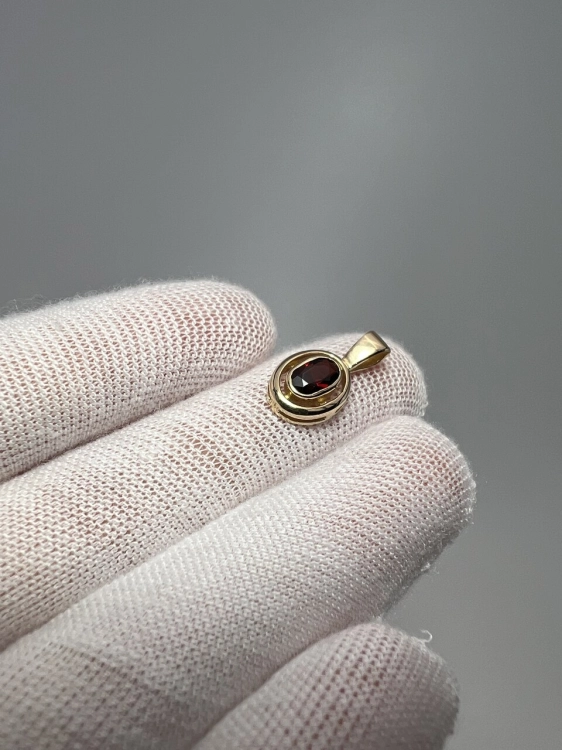 zlota-przywieszka-z-drugiej-reki-zloto-odnowiona-bizuteria-ze-zlota-przywieszka-z-bordowym-burgundowym-oczkiem-second-hand-gold-jubiler-zloto-585-8.jpg