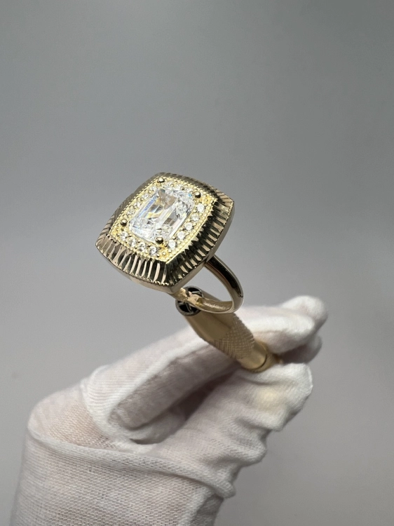 zloty-pierscionek-z-cyrkoniami-z-kwadratowa-cyrkonia-odnowiona-bizuteria-ze-zlota-second-hand-gold-prawdziwe-zloto-585-5.jpg