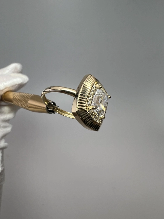 zloty-pierscionek-z-cyrkoniami-z-kwadratowa-cyrkonia-odnowiona-bizuteria-ze-zlota-second-hand-gold-prawdziwe-zloto-585-6.jpg
