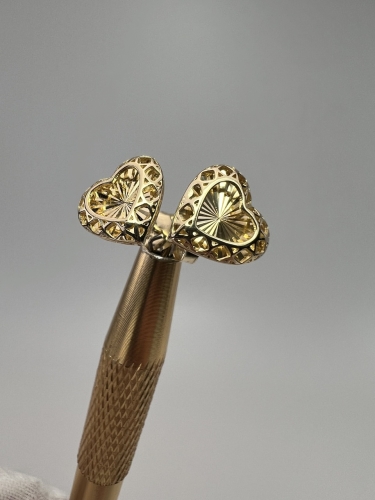 zlote-kolczyki-sztyfty-azurowe-zdobione-serca-serduszka-zlota-bizuteria-odnowiona-z-drugiej-reki-prawdziwe-zloto-585-second-hand-gold-jubiler-1.jpg