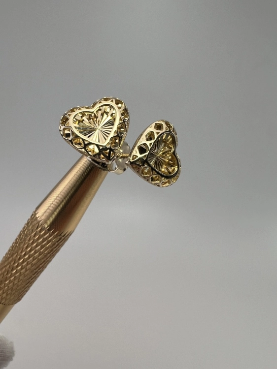 zlote-kolczyki-sztyfty-azurowe-zdobione-serca-serduszka-zlota-bizuteria-odnowiona-z-drugiej-reki-prawdziwe-zloto-585-second-hand-gold-jubiler-2.jpg