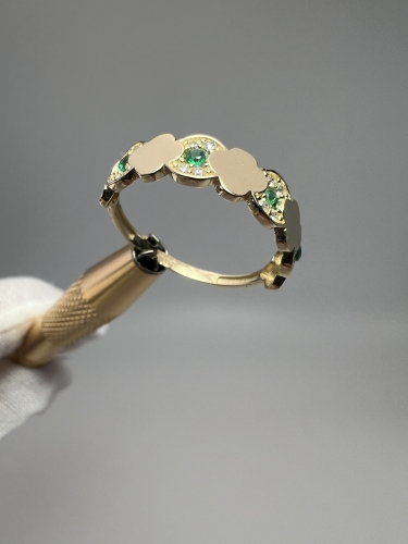 pierscionek-zlotypierscionek-cyrkonie-obraczka-zielonekamienie- bizuteria-jubiler-585- gold-secondhangold-prezent-sklep-okazja-taniezloto-uzywany-zlotabizuteria-goldjewelry-prezentdlaniej-koniczyna-3.jpg