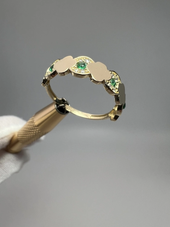 pierscionek-zlotypierscionek-cyrkonie-obraczka-zielonekamienie- bizuteria-jubiler-585- gold-secondhangold-prezent-sklep-okazja-taniezloto-uzywany-zlotabizuteria-goldjewelry-prezentdlaniej-koniczyna-3.jpg