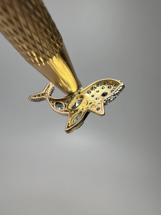 zlota-przywieszka-zawieszka-wieloryb-cyrkonie-585-zloto-jubiler-gold-bizuteria-2.jpg