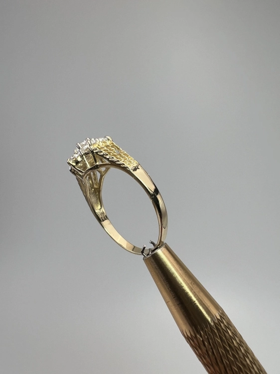 pierscionek-zlotypierscionek-cyrkonia-kwiatek-pierscionekkwiatek bizuteria-jubiler-585- gold-secondhangold-prezent-sklep-okazja-taniezloto-uzywany-zlotabizuteria-goldjewelry-prezentdlaniej-zareczyny.jpg
