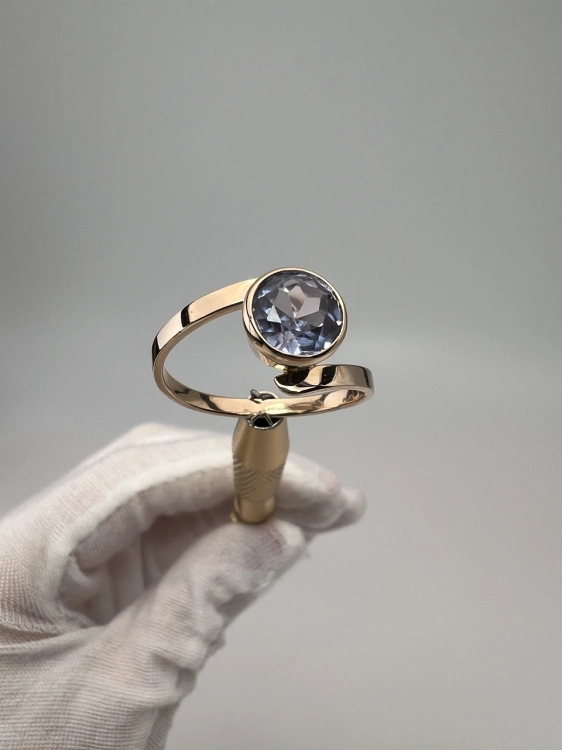 pierscionek-zloty-z-niebieskim-kamieniem-jubiler-585-second-hand-gold-prezent-sklep-okazja-tanie-zloto-zlota-bizuteria-pierscionek-z drugiej-reki-pierscionek-z-oczkiem-2.jpg