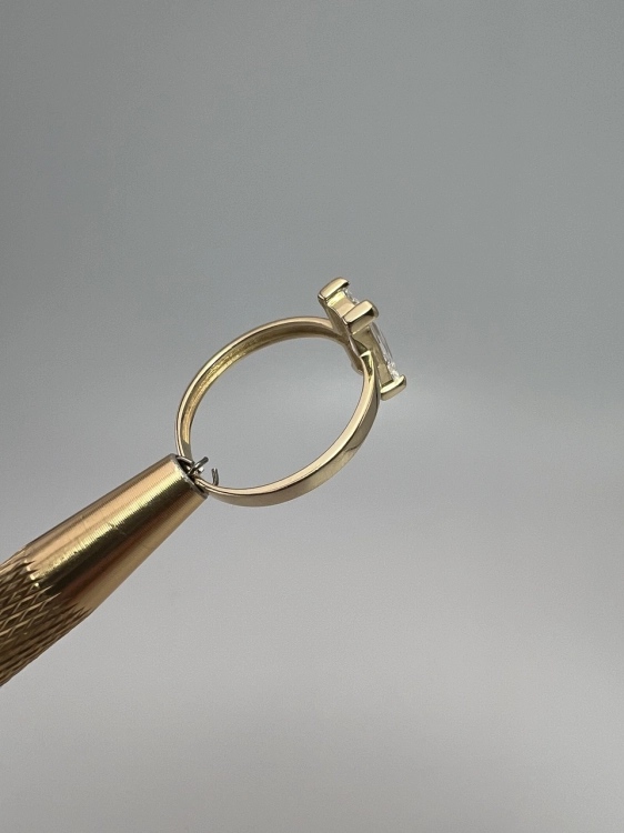 second-hand-gold-jubiler-bizuteria-585-zloto-z-drugiej-reki-odnowione-zloty-pierscionek-z-prostokatnym-kamieniem-rozmiar-15-5.jpg