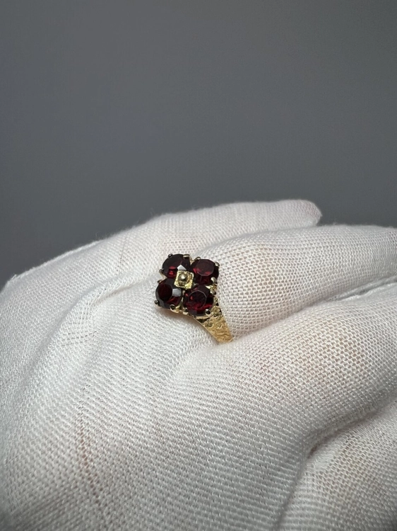 second-hand-gold-jubiler-bizuteria-750-zloto-z-drugiej-reki-odnowione-zloty-pierscionek-18k-z-granatami-rozmiar-15-1.jpg
