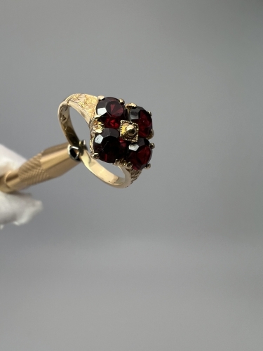 second-hand-gold-jubiler-bizuteria-750-zloto-z-drugiej-reki-odnowione-zloty-pierscionek-18k-z-granatami-rozmiar-15-6.jpg