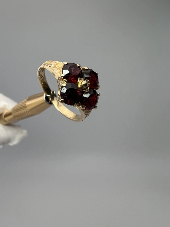 second-hand-gold-jubiler-bizuteria-750-zloto-z-drugiej-reki-odnowione-zloty-pierscionek-18k-z-granatami-rozmiar-15-6.jpg