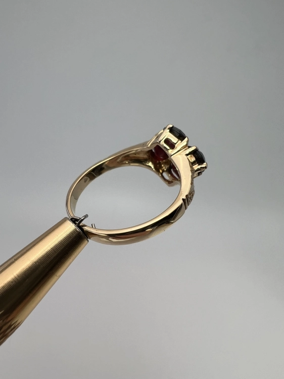 second-hand-gold-jubiler-bizuteria-750-zloto-z-drugiej-reki-odnowione-zloty-pierscionek-18k-z-granatami-rozmiar-15-7.jpg